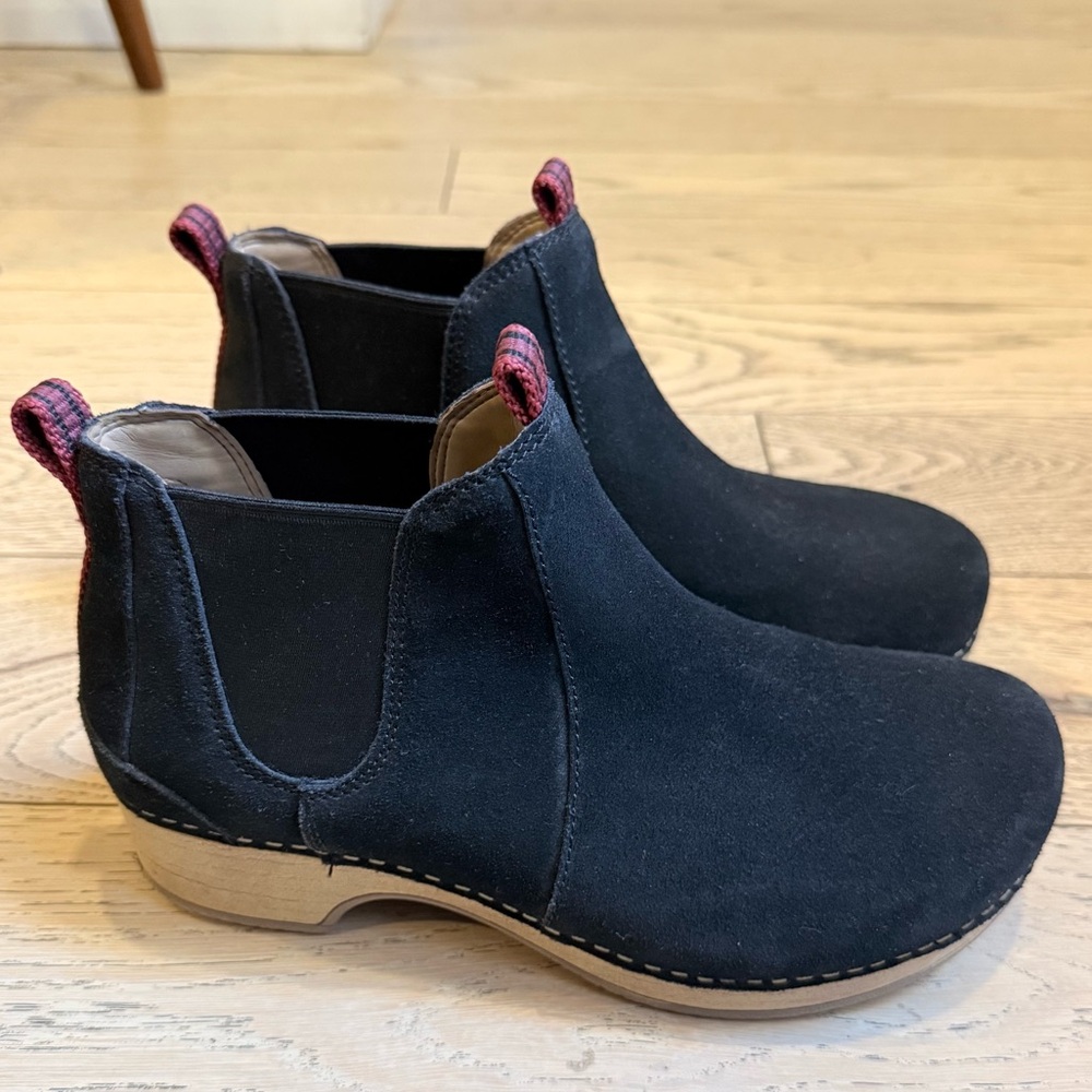 Dansko Becka Black Suede Chelsea Ankle Boots – US 6.5 / 7 – EU 37